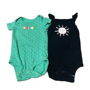 Carter’s Baby’s Lot of 2 one-pieces Size 12 months